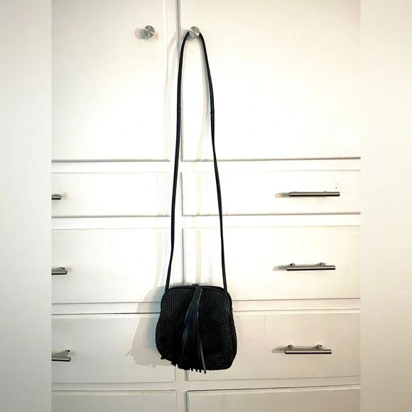 🆕 Chico’s tassel cross body bag in black only - Picture 5 of 15